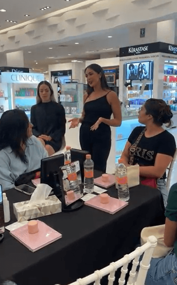 ASESORIA DE MAQUILLAJE CLINIQUE-LIVERPOOL