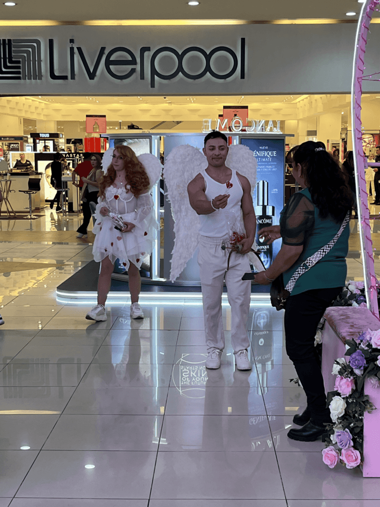 VALENTINO Y LLAVEROS